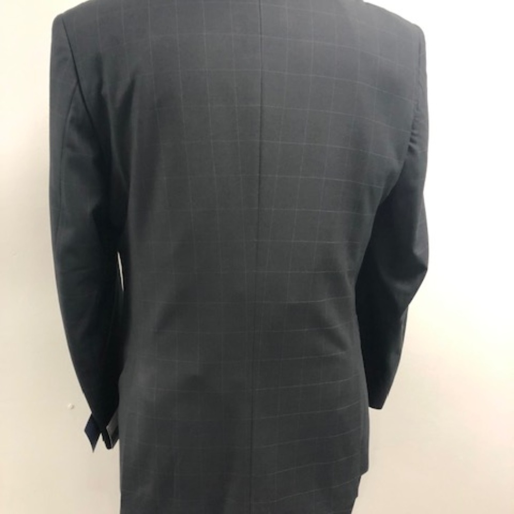 Suit - Picture 4 of 6